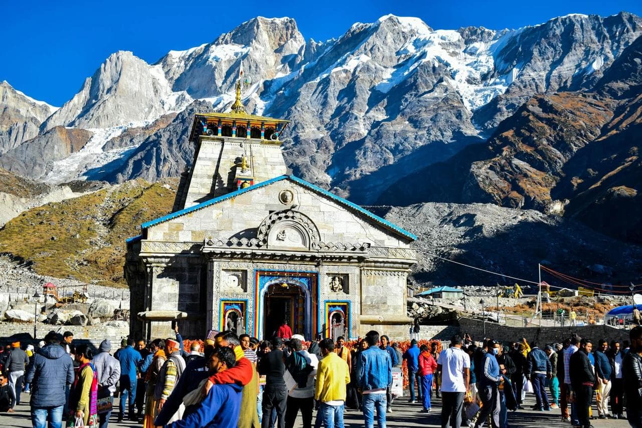 Group darshan during yatra